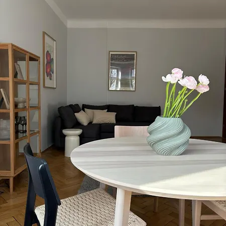 Chocimska 35 - Skwer Tarasa Szewczenki - Stary Mokotów